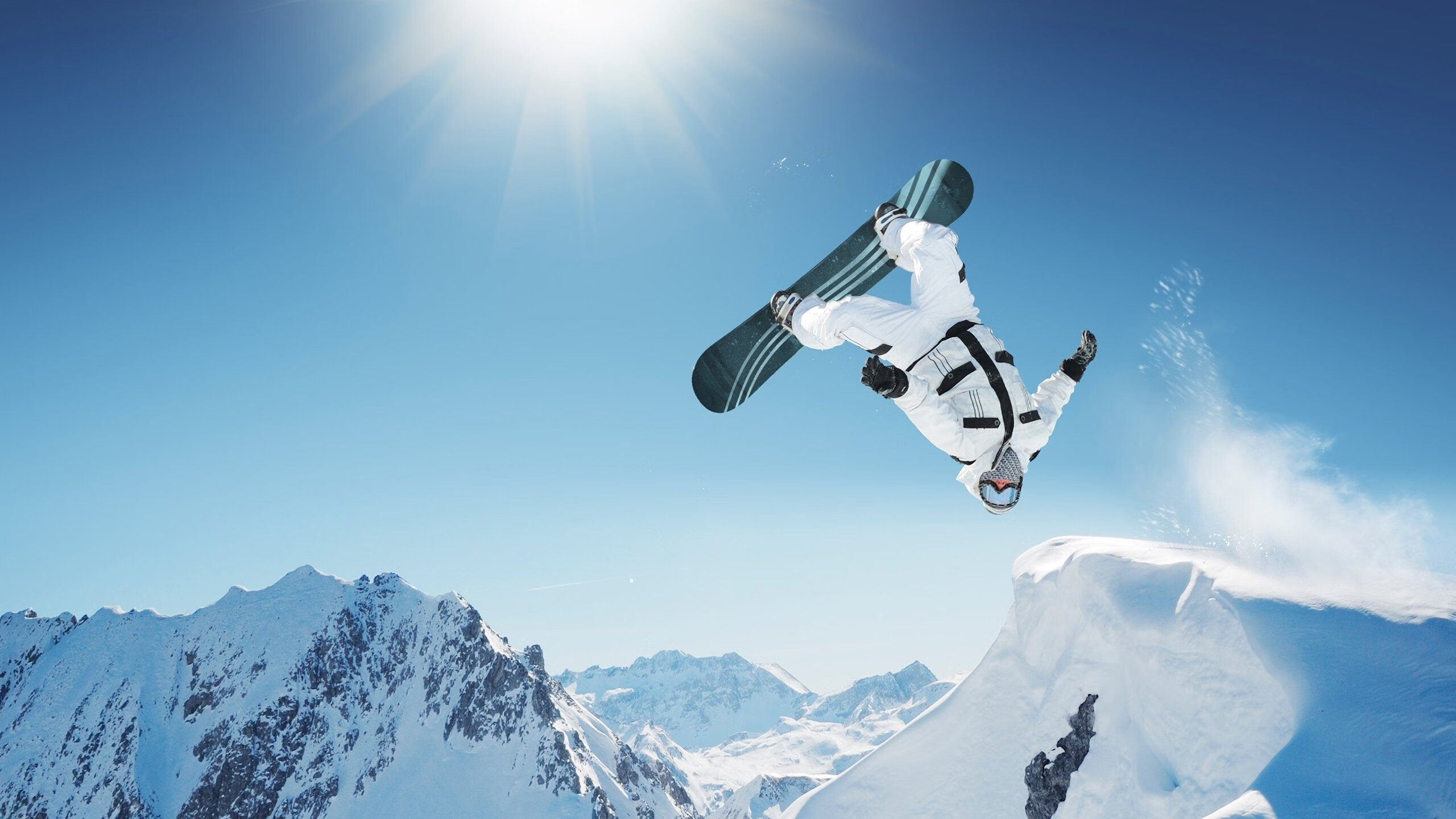 开云体育官网-逆境中的坚持：车手战胜挫折的心路历程，关于车手的励志语录