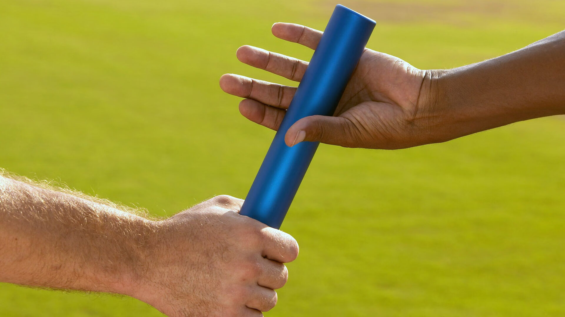 无悔的拼搏：球员们在场上奉献全力，无悔的奋斗